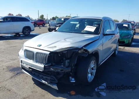 2014 BMW X1 xDrive28I из США, поврежденный, VIN WBAVL1C54EVY23984